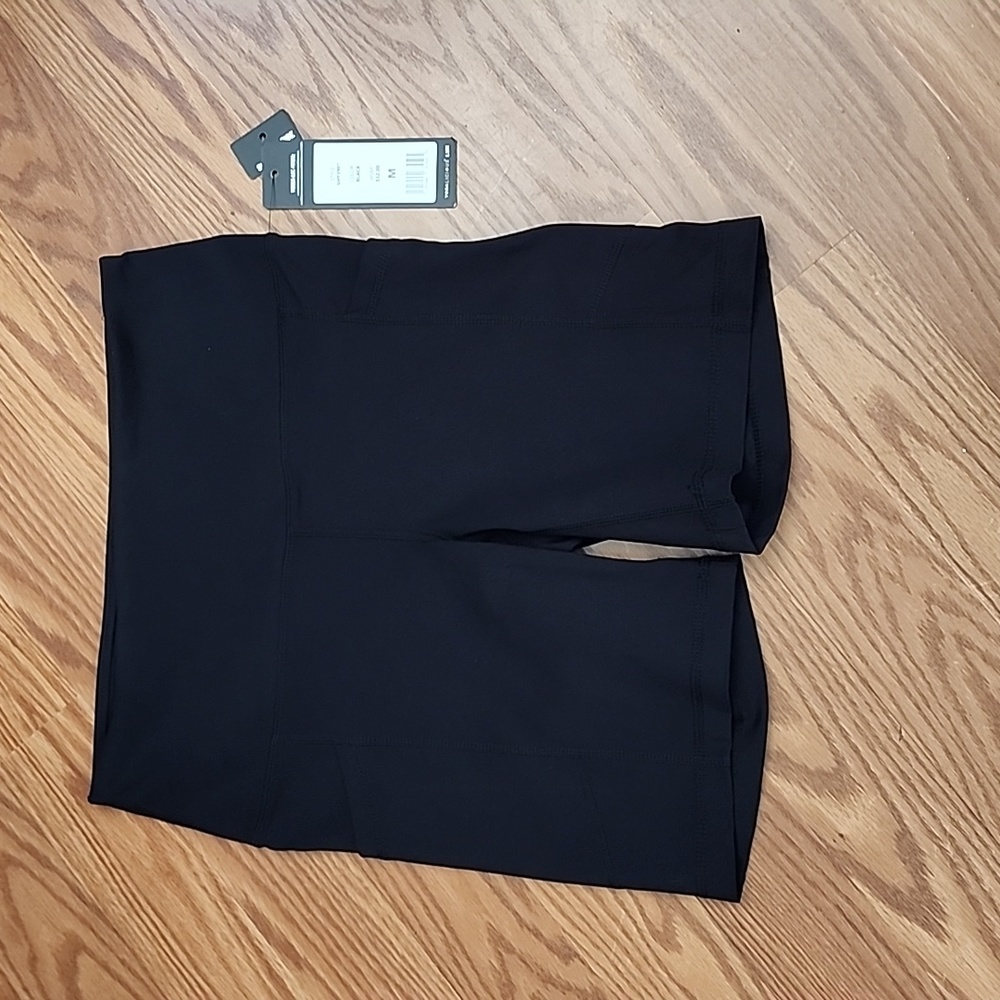 NWT yogalicioes lux shorts med‎